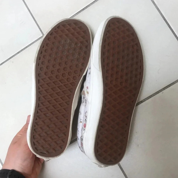 Vans Classic Slip-On Shoes In  Vintage Floral - Picture 6 of 8